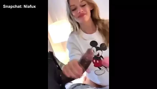 Aldatan karısı evde yalnızken aletini yalıyor