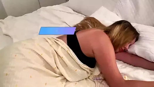 BRATR FUCKS ROZTOMILA TLUSTA SESTRA V HOTELOVEM POKOJI