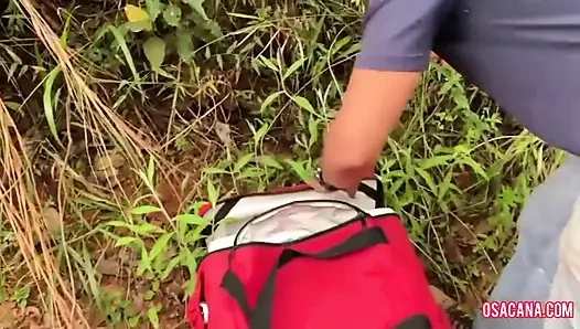 Yolda iki yaramaz kızla karşılaştık