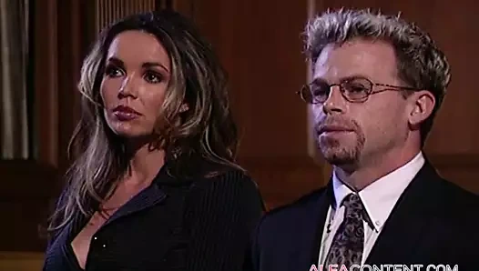 Sıcak esmer her delikte iki yarak alıyor