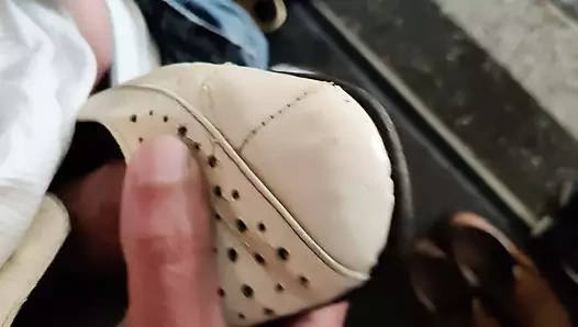 Schwiegermutter ihren Schuh veredelt und durch gefickt