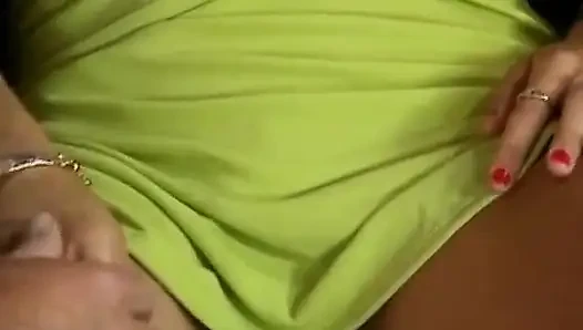 Bu anal deliğini siktirmeyi seven Alman bebek