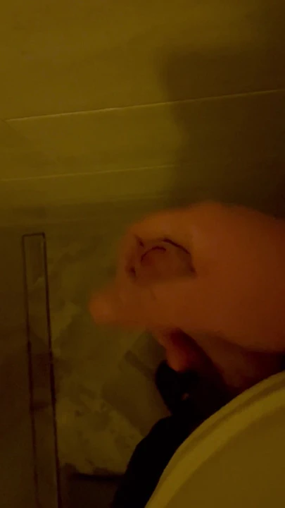 Küçük yarağımı ovuyor