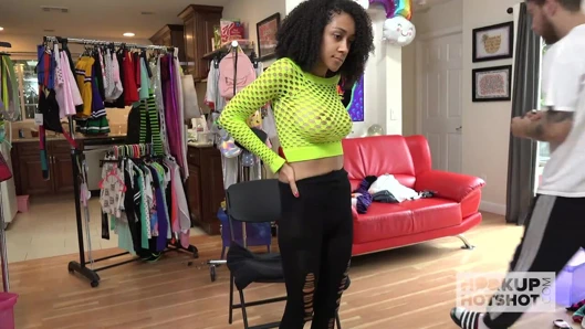 Ariana Aimes, Bryan Gozzling'in sert sikişine bağımlı!