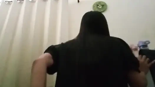 Dairesinden ayrılmadan önce evli olan bir kadın