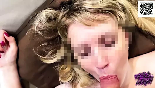 kız arkadaşı gerizekalı kapalı üzerinde onu göğüsleri ve aldı bir dick için the yanak