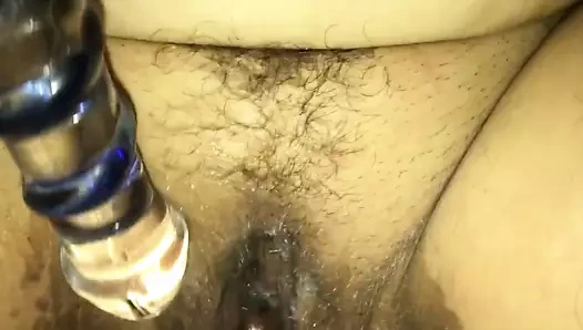 Nut üzerinde ona kedi süre o masturbates