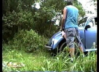 Crisputinha trepando no mato-1