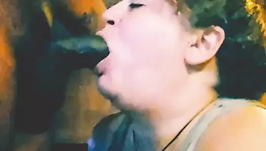 Üvey anne her zaman bir şey aramak için bodruma boşalıyor
