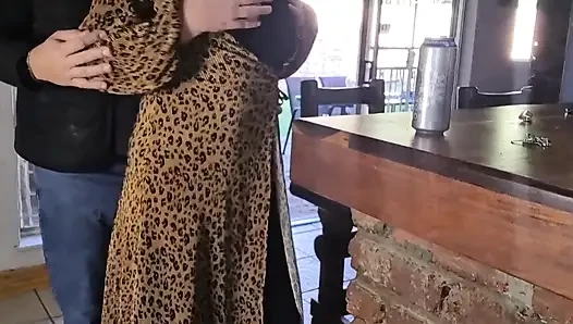 Kayınbiraderi beni barında sikiyor