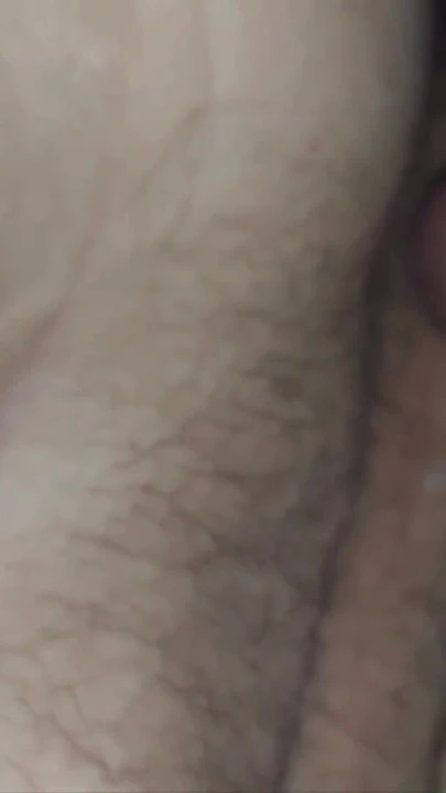 Karım yatakta soğukta sikiliyor ve dölleniyor | Klip 2