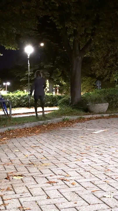 Naylon çoraplar ve iş kıyafetiyle gece boyunca tökezliyorum | Klip 2