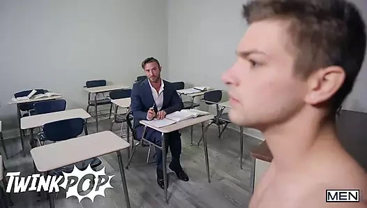 Seksi twink Johnny Rapid ve ateşli sürtük Grant Ryan arasında anatomi sınıfında tutkulu bir ikili - twinkpop