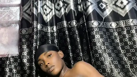 Seksi twink evde tek başına yaramazlık yapıyor 1