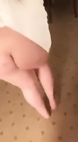 Iraklı çıplak dans etti