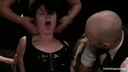 Penthouse Pet ile tüm kız halka açık utanç