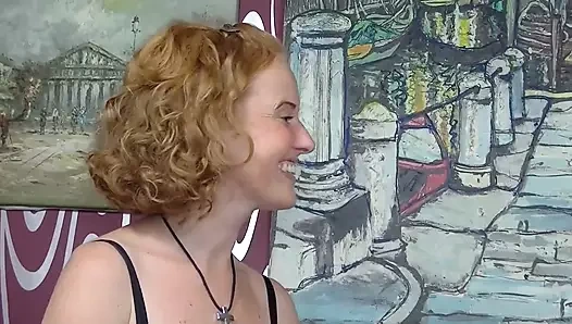 Sevimli sarışın olgun kadının yüzüne boşalıyor