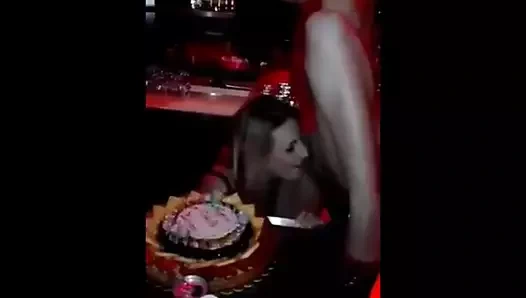 amatör İtalyan sürtük seçer için tat KEDİ için ona doğum günü