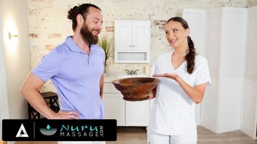 Nuru masajı - nuru yağı yaratıcısı Brad Newman ürününü yeni bir masözle deniyor