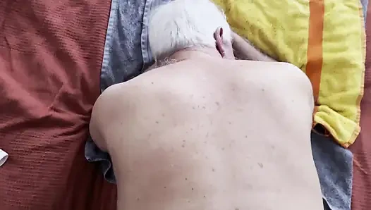 Bakış açısıyla dedeyle yatıyorsun