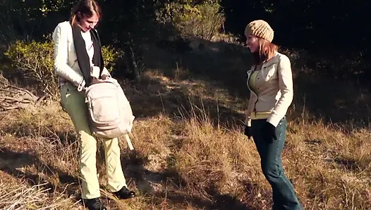 Büyük memeli bebek sürtük kız arkadaşından alıyor