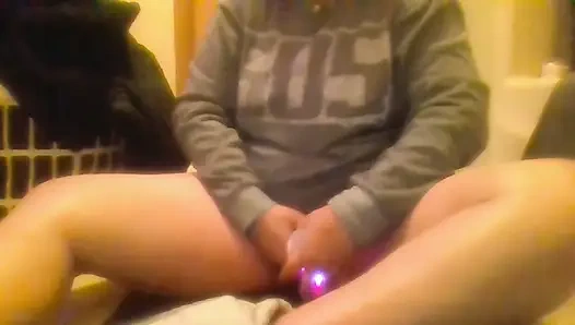 Büyük götün üzerinde esnetme seksi ateşli