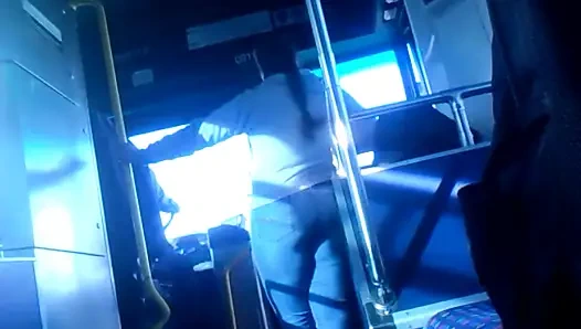 Binme otobüs büyük göt milf konuşmak için otobüs sürücüsü