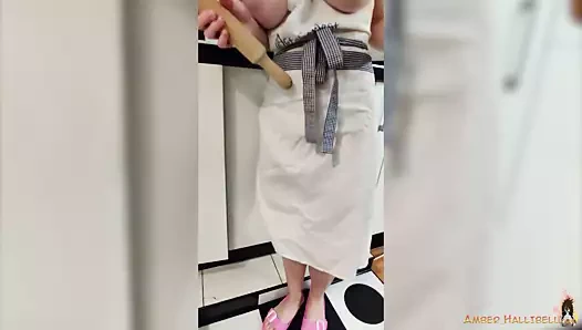 Şehvetli ev kadını kedi ve eşek sikikleri - sıcak solo