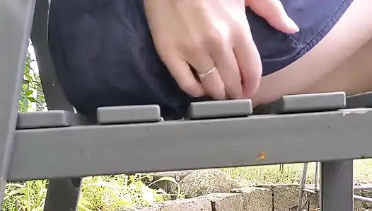 Yaz mevsimi dışarıda işeme zamanı... ve Splash Everything Wet