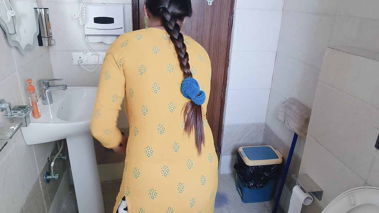 Kamwali bhai ev sahibi ilişkisi - büyük memeli Hintli hizmetçi ekstra ödeme için büyük yaraklı malik tarafından sikiliyor xxx