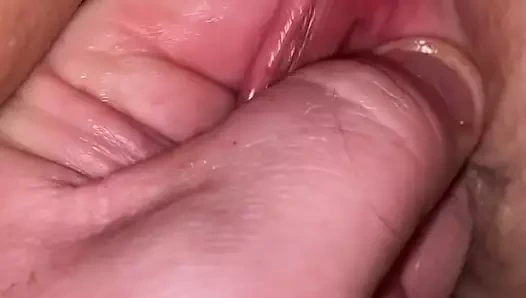 Cam dildoing ona şişmiş kedi