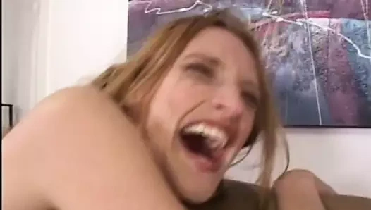 Susuz milf geliyor üzerinde ve kırlangıçlar bir dev yük