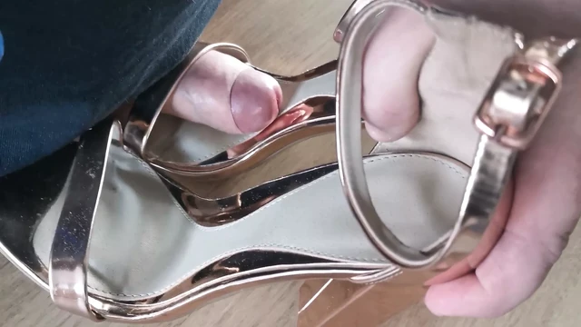 Пара 1 из 20 Сандалии из розового золота трахаются и кончают