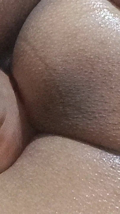 Ateşli erkek tarafından seksi göt masajı