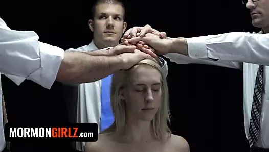 Teamskeet - üç Mormon oğlan seksi genç kızın sıkı bakire amını sikiyor