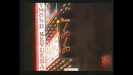 Noel için göğüslerini çıkar