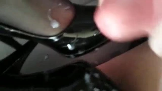 açık havada boşalmak üzerinde topuklar