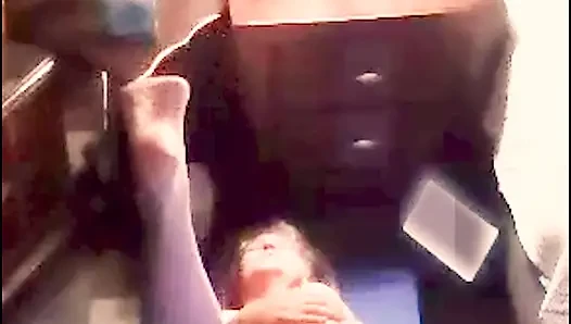 Ateşli iri güzel kadın her gün sabah çıplak yoga yapıyor!