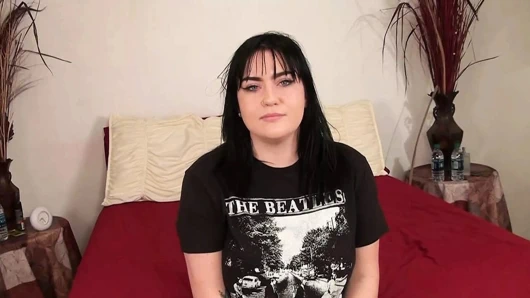 Oyuncu seçmeleri - çaresiz amatörler - büyük memeli iri güzel annelerin paraya ihtiyacı var ve vahşi eğlence eyleminde yarak emiyor