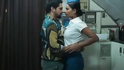 Air hostess sıcak öpücük seks porno