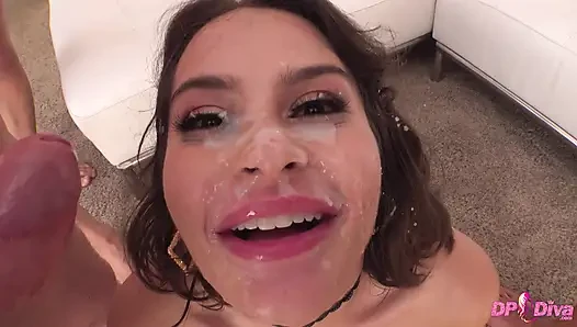 Güzel esmer Nicole Aria ilk çift anal penetrasyon