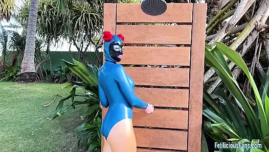 Rubberdoll in Paradise