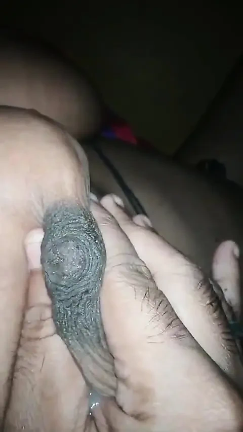 Hintli evli kadınla sulu göğüsler