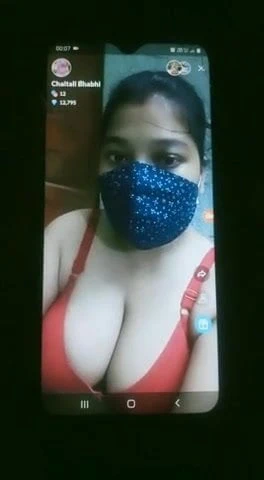 Büyük göğüsler desi online kızları gösteriyor