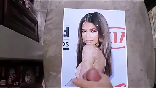 Zendaya Coleman boşalma anısına 01