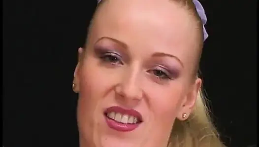 Çıplak kızların sharon wild sigara içen filmi