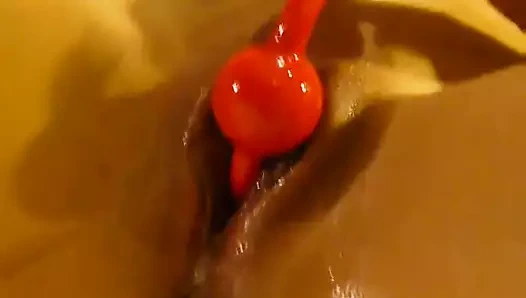 Drecksacu mit Analkugeln gefickt