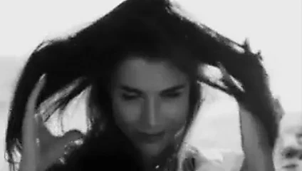 Bal arısı tarafından yanan adelinde