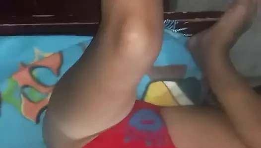 Öğrenci ders çalışma arkadaşının çıplakken mastürbasyon yapmasına izin veriyor ve ona sakso çekiyor