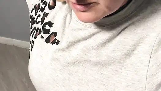 Fancy a chat whilst I fanny about after doing a massive pee in the rather aptly named Niagara Falls?